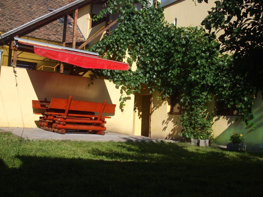 Pensiunea Mimi Medias Exterior photo